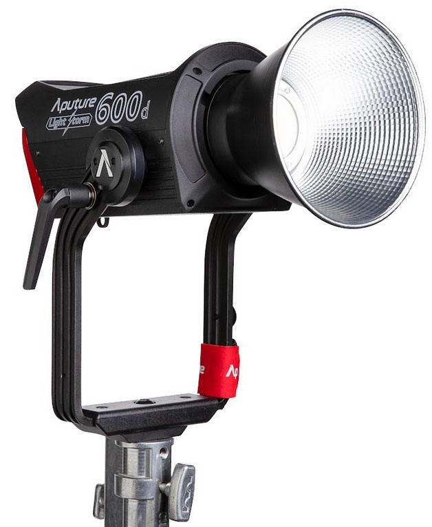 Aputure-LS-600d Aputure Light Storm 600d